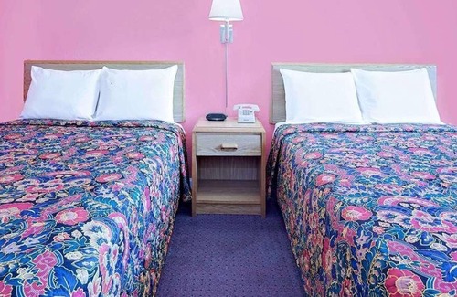 Muskogee Casa | Great Relaxing Overnight Stay at Knights Inn Muskogee! Pet-friendly Property