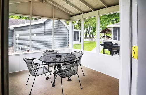 Buffalo City Cabina | Great River Road Cabin on the Mississippi Backwaters Fox Cabin
