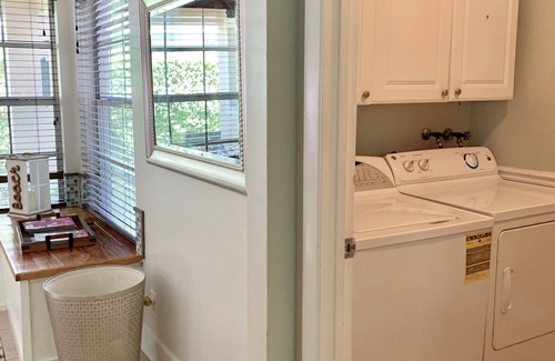 Davie Casa | Great room in a beautiful home in safe community