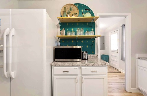 Lee's Summit Casa | Great Stay in Lee's Summit Sleeps10 Put-Put Golf