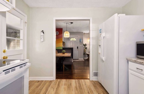 Lee's Summit Casa | Great Stay in Lee's Summit Sleeps10 Put-Put Golf