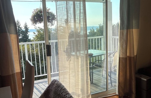 Federal Way Condominio | Great Sunrise/Sunsets! peaceful, comfy, Come enjoy this awesome view!