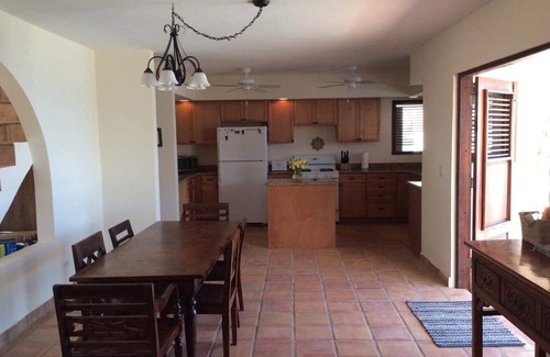 Little Harbour Villa | ¡Gran valor! Mainstay Villa @ Bay Elsie. ¡Frente al mar! Alquile como 1, 2, o 3 BR