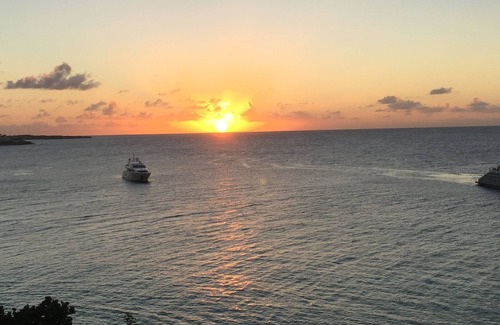 Little Harbour Villa | ¡Gran valor! Mainstay Villa @ Bay Elsie. ¡Frente al mar! Alquile como 1, 2, o 3 BR