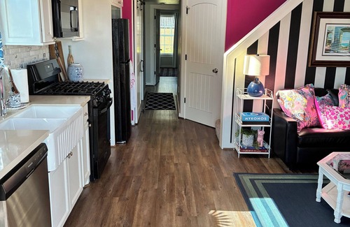 Willis Cabaña | Greek Inspired Lakefront Cottage