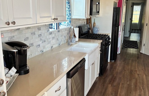 Willis Cabaña | Greek Inspired Lakefront Cottage