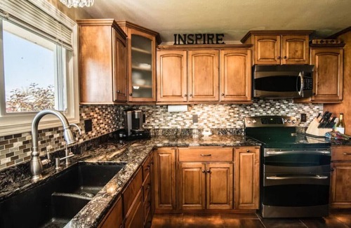 Suamico Casa | Green Bay Waterfront Home