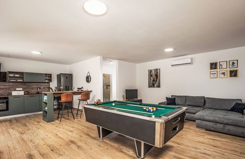 Maslenica Casa | Green & Blue by Interhome