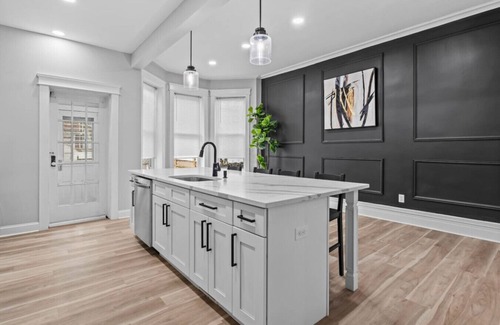 Greenville Casa | Green-Door Brownstone Private Room - BD 2