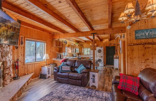 Duck Creek Village Cabina | Green Door Lodge- Duck Creek Village, Ut. -3bd/2ba - Pet Friendly!