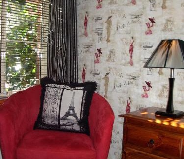 Gardners Bay Cama Y Desayuno | Green Gables B&B Waterfront Apartment with King Bed & Breakfast in Huon Valley