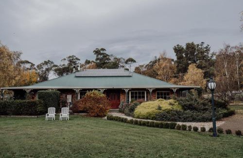 Gardners Bay Cama Y Desayuno | Green Gables B&B Waterfront Apartment with King Bed & Breakfast in Huon Valley