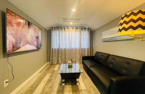 Phinney Ridge Villa | Green Lake 1st Line Home B with Central Air Conditioners