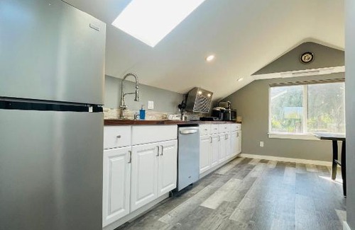 Phinney Ridge Villa | Green Lake 1st Line Home B with Central Air Conditioners