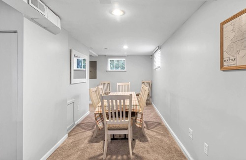 Green Lake Casa | Green Lake 2-level 4BR Home w Parking
