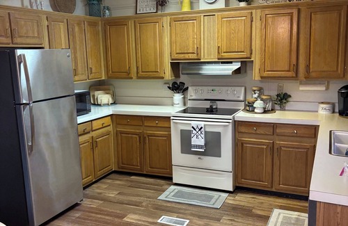 Markesan Cabina | Green Lake Sunrise Getaway - A Pet Friendly Cabin!