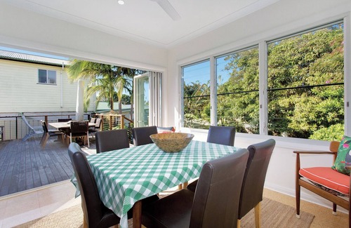 North Haven Casa | Green Mango - beach cottage. Walk to beach, park and breakwater. Family friendly