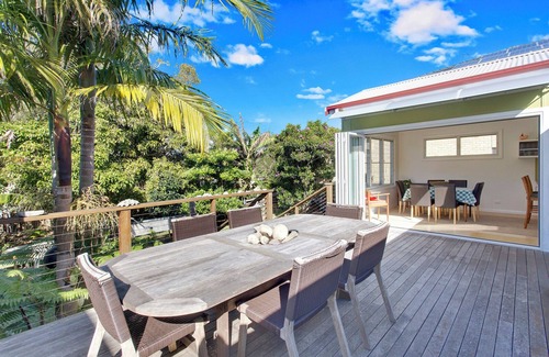 North Haven Casa | Green Mango - beach cottage. Walk to beach, park and breakwater. Family friendly
