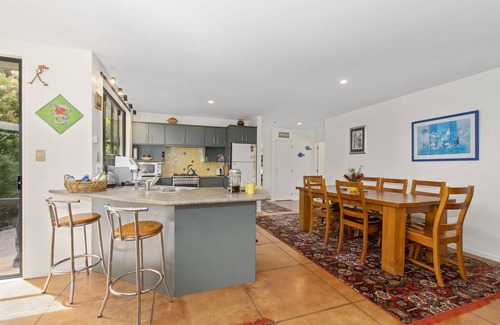 Mangawhai Heads Casa | Green Oasis - Mangawhai Heads Holiday Home