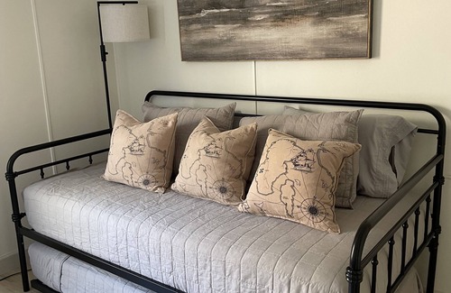 Saluda Cabaña | Beautiful riverfront cottage recently remodeled & family friendly!