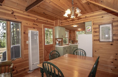 Ridgewood Casa | Green's Haven: casa de 2 dormitorios / 2 baños y alquiler de esquí en Carnelian Bay, capacidad para 6