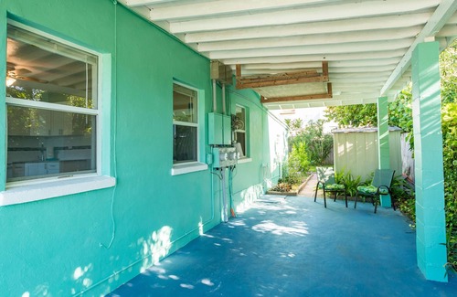 Redington Shores Cabaña | Green Turtle East - STEPS from the BEACH
