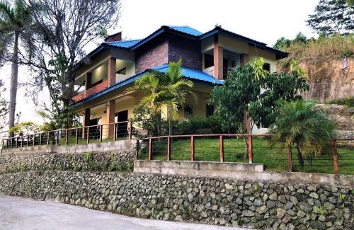 Jarabacoa Villa | Green Village By Hospedify, Hermosa Villa En Las Alturas con Piscina, Billar, y BBQ
