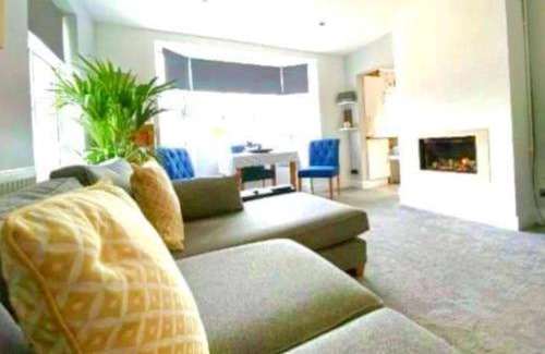 Malvern Casa | Greenfields Spa with private hottub New listing