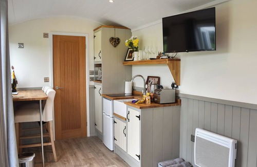 Gilcrux Cabaña | Greengill Farm Shepherds Hut- UKC3632