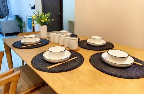 Masai Apartamento | GreenHaven Pool View 4-6pax Netflix I Permas CIQ