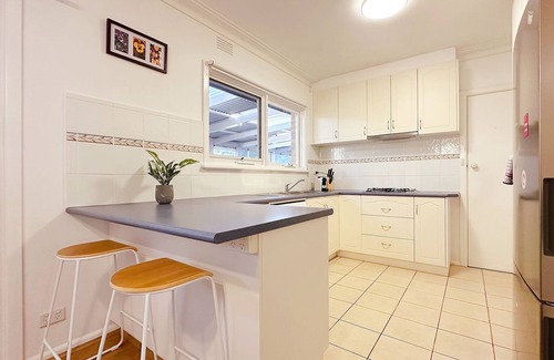 Greensborough Casa | Greenmeyer Retreat/Near Train Station/Shopping