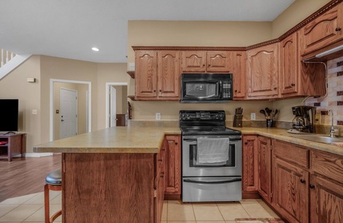 Greentown Casa | Greentown Exce- King bed, safe, EV charging and R.O.! 15-20 mins to everywhere