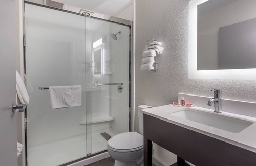 Greenville - Spartanburg Hotel | Greenville Pelham Inn by IHG