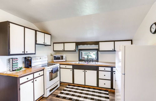 New Haven  Huron County Apartamento | Greenwich Countryside Apartment w/ Shared Yard