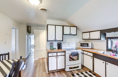 New Haven  Huron County Apartamento | Greenwich Countryside Apartment w/ Shared Yard