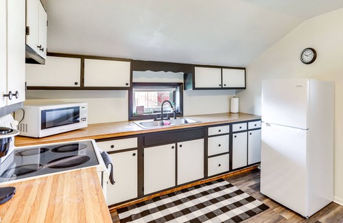 New Haven  Huron County Apartamento | Greenwich Countryside Apartment w/ Shared Yard
