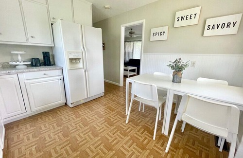 Greenwood Casa | Greenwood Haven: Cozy, Sleeps 8