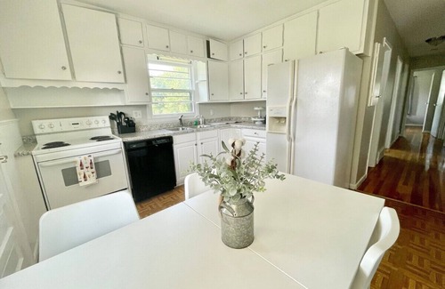 Greenwood Casa | Greenwood Haven: Cozy, Sleeps 8