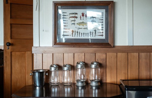 Hilltop Villa | Greenwood Lodge at Lake Taupo | Lakeside Escape w/ Beach, Lawn & Mooring