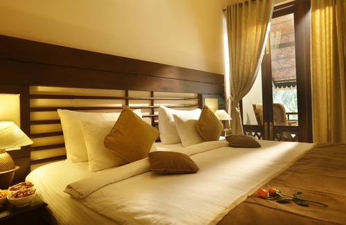 Vazhayil Hotel | Greenwoods Resort