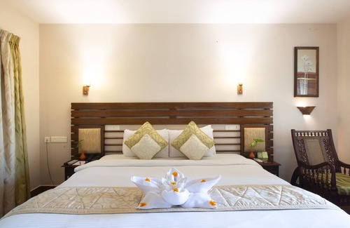 Vazhayil Hotel | Greenwoods Resort