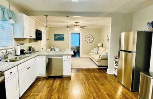 Greer Cabaña | Greer Twin Cottage B - Walk to City Park and Downtown Greer
