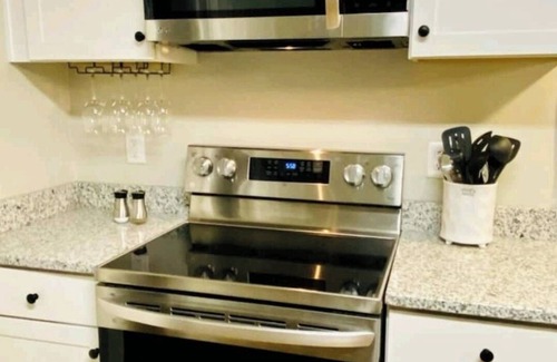 Greer Cabaña | Greer Twin Cottage B - Walk to City Park and Downtown Greer