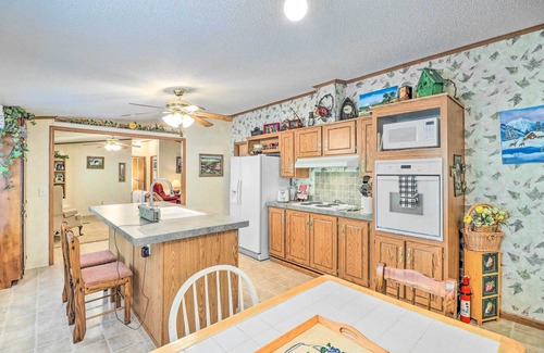Greers Ferry Casa | Greers Ferry Getaway w/ Deck & Lake Access!