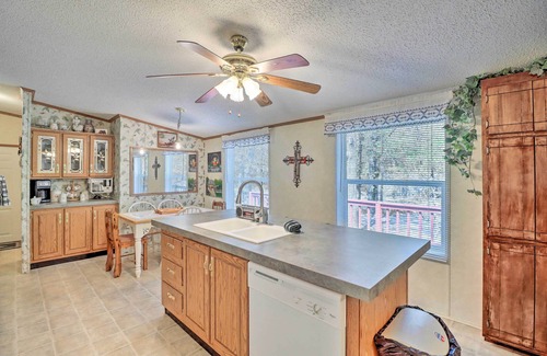 Greers Ferry Casa | Greers Ferry Getaway w/ Deck & Lake Access!