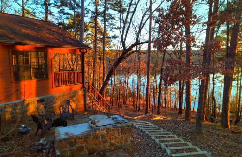 Tumbling Shoals Casa | Greers Ferry Lake Cabin