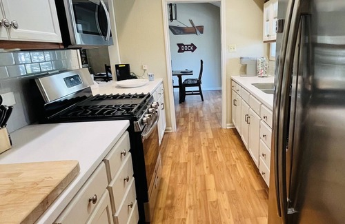 Huntsville Casa | Greg's Lakehouse With PING PONG TABLE!