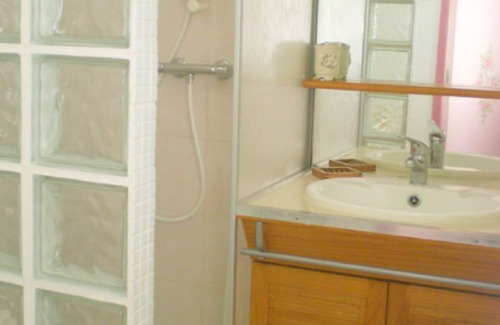 Greoux-les-Bains Apartamento | GREOUX, T2 (1 habitación), jardín, plaza de aparcamiento, WI-FI gratuito, AIRE ACONDICIONADO