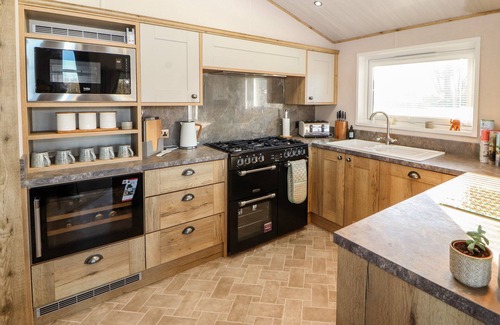 Warton Cabaña | GRESSINGHAM 7, family friendly, with pool in Carnforth