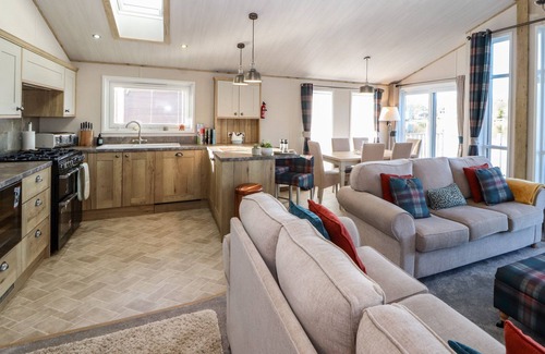 Warton Cabaña | GRESSINGHAM 7, family friendly, with pool in Carnforth